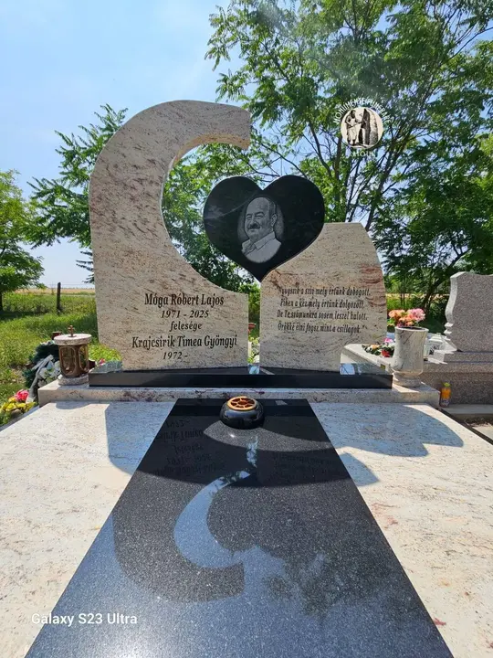 Monument funerar din granit negru — lucrare Marmogram