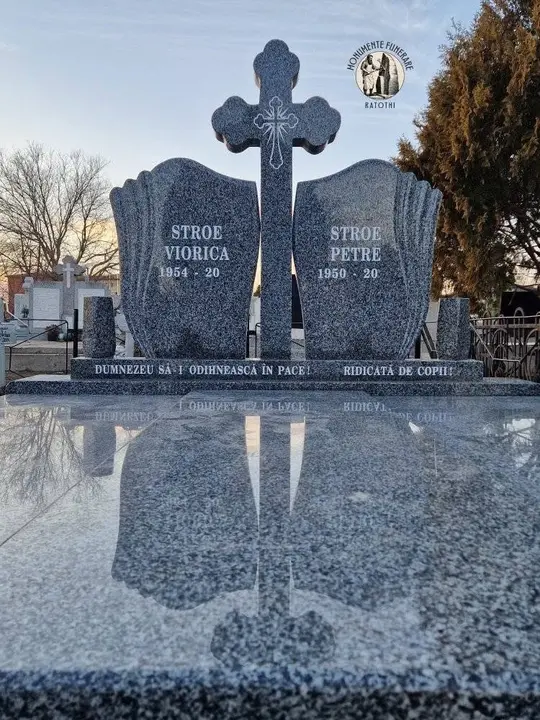 Monument funerar din granit albastru-verde — lucrare Marmogram