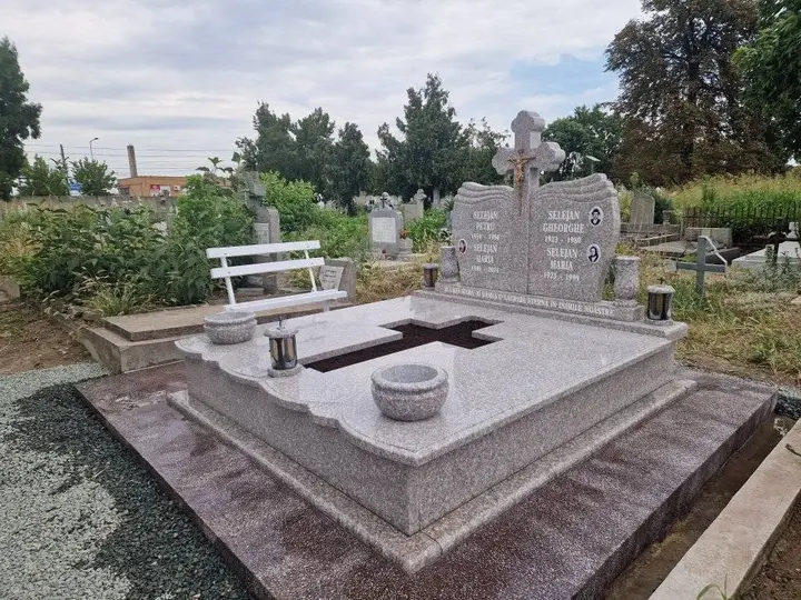 Monument funerar din granit gri — lucrare Marmogram