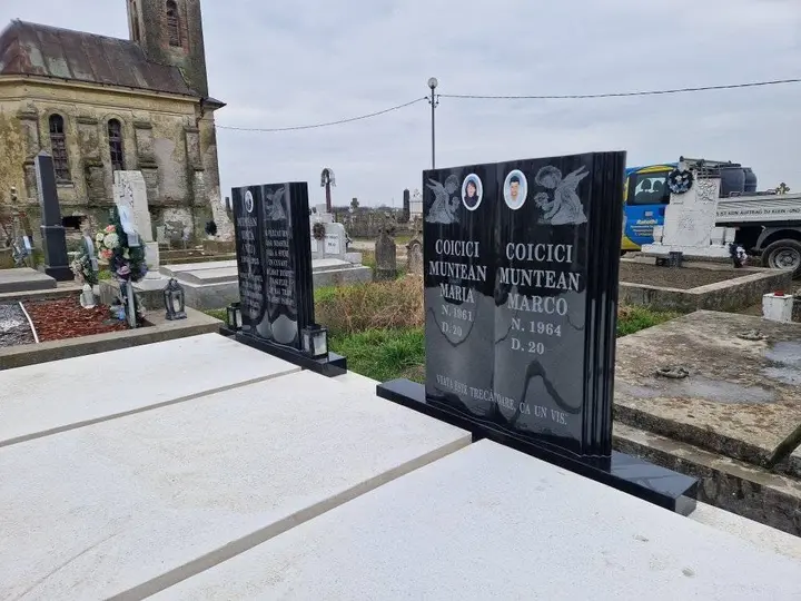 Monument funerar din granit negru — lucrare Marmogram