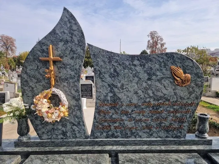 Monument din granit albastru perlat