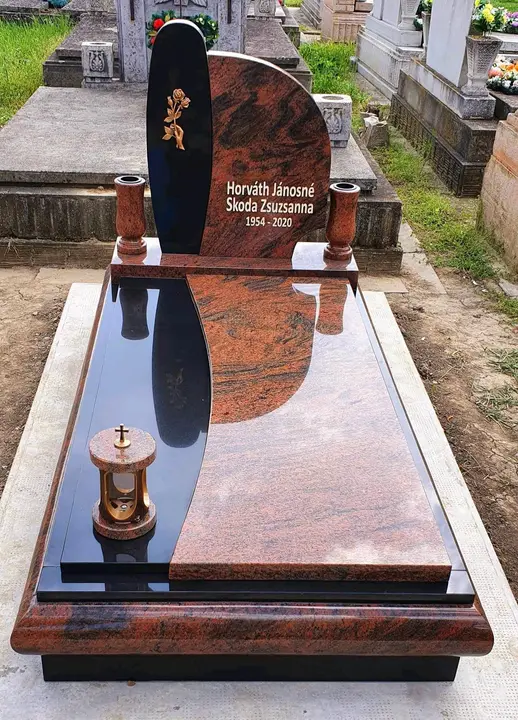 Monument funerar din granit roșu — lucrare Marmogram