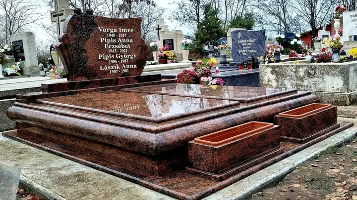 Monument funerar din granit roșu — lucrare Marmogram