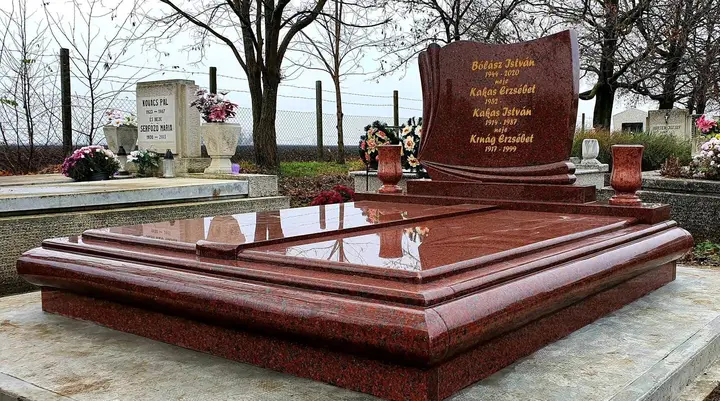 Monument funerar din granit roșu — lucrare Marmogram