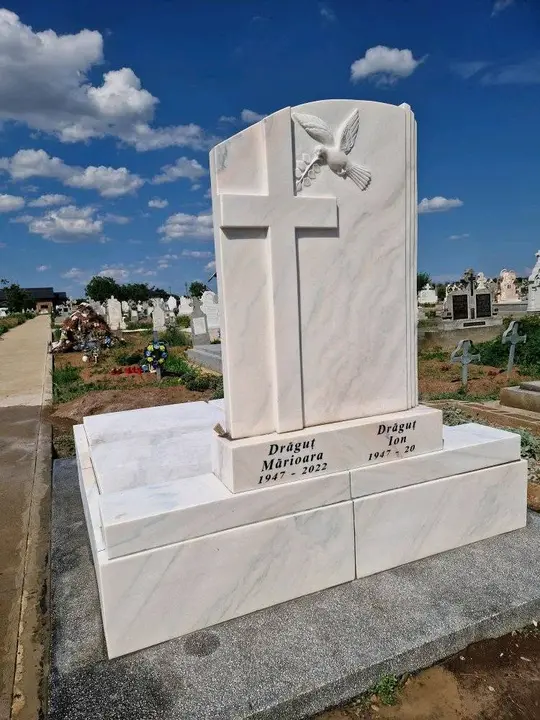 Monument funerar din marmură albă — lucrare Marmogram