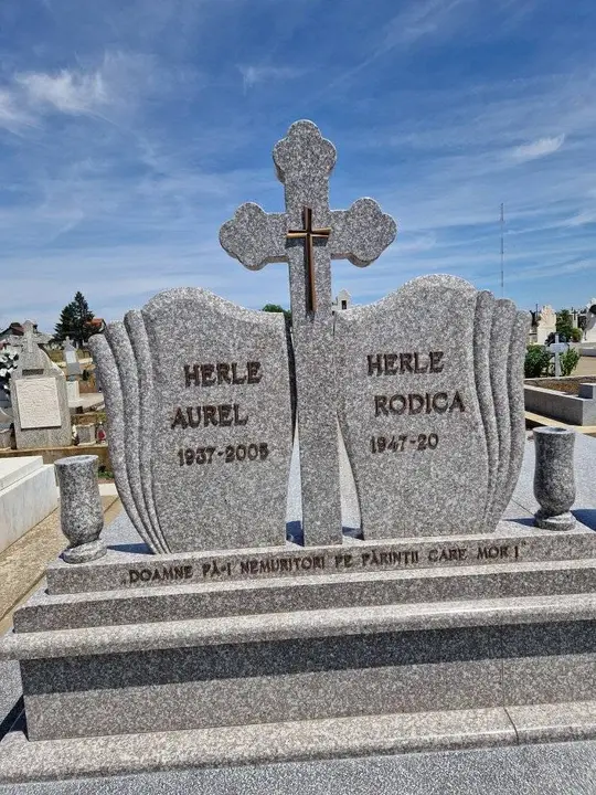 Monument funerar din granit gri — lucrare Marmogram