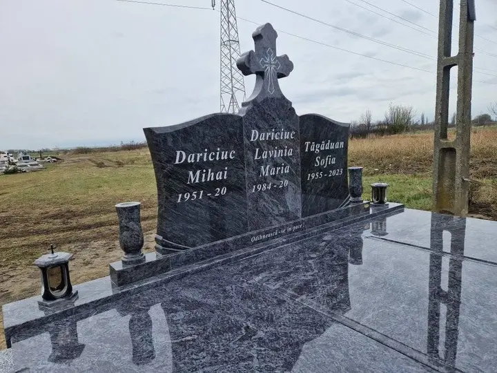 Monument funerar din granit negru — lucrare Marmogram