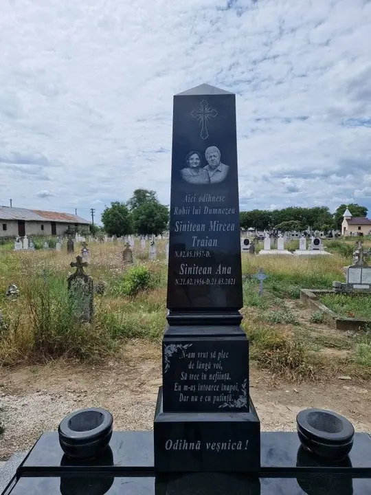 Monument funerar din granit negru — lucrare Marmogram