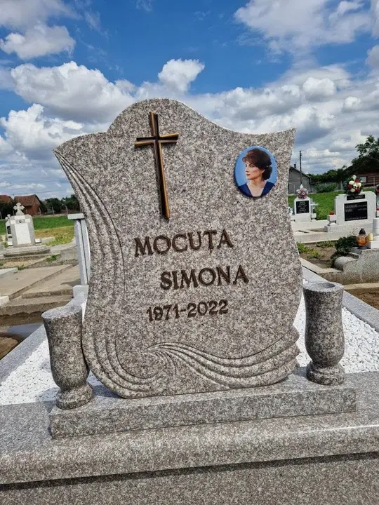 Monument funerar din granit gri — lucrare Marmogram